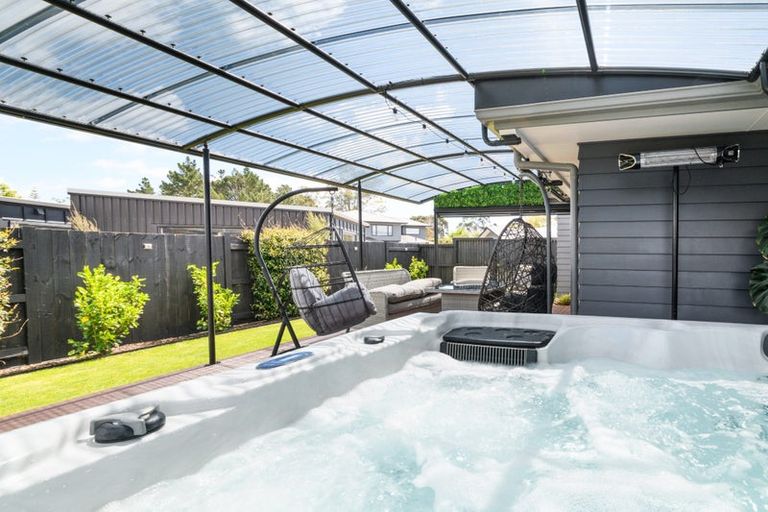 Photo of property in 5 Stratford Court, Fitzherbert, Palmerston North, 4410