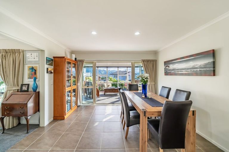 Photo of property in 48 King Charles Drive, Kingsley Heights, Upper Hutt, 5018