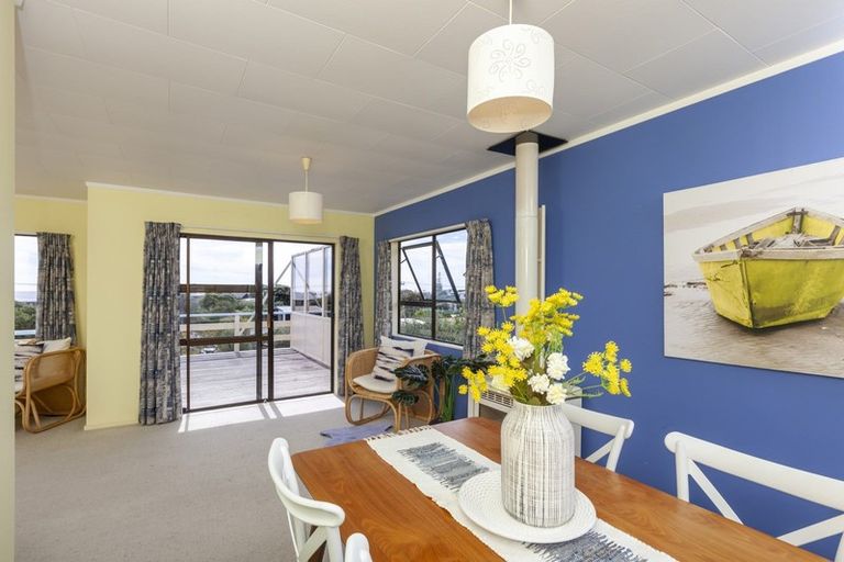 Photo of property in 36 Field Way, Waikanae Beach, Waikanae, 5036