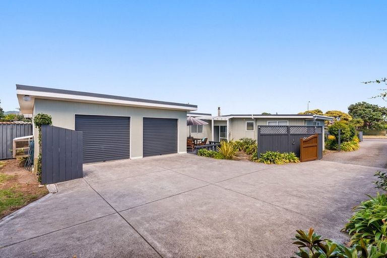 Photo of property in 5 Eruini Street, Waikanae Beach, Waikanae, 5036