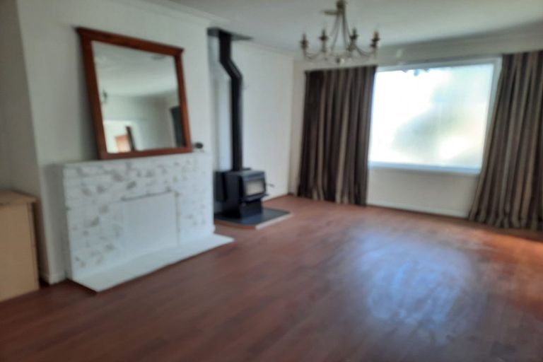 Photo of property in 321 Glenfield Road, Glenfield, Auckland, 0629