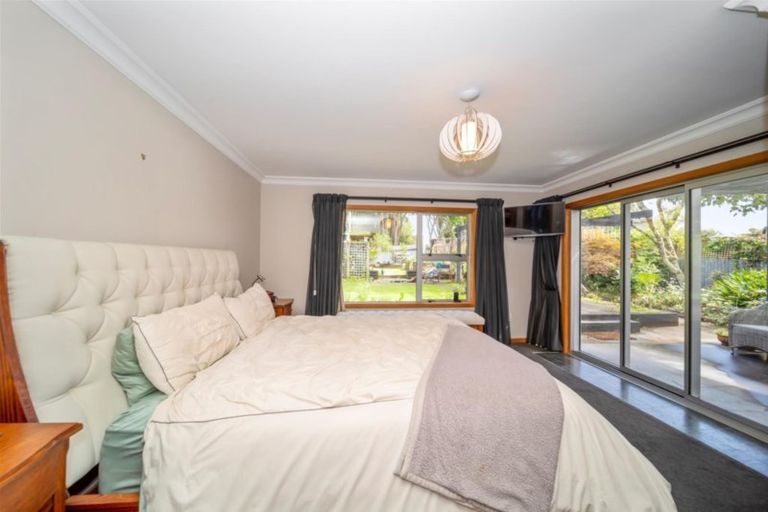Photo of property in 44 Awanui Street, Merrilands, New Plymouth, 4312