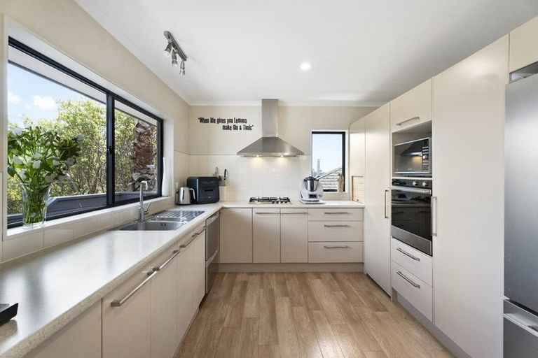 Photo of property in 14 Coralsea Way, Arkles Bay, Whangaparaoa, 0932