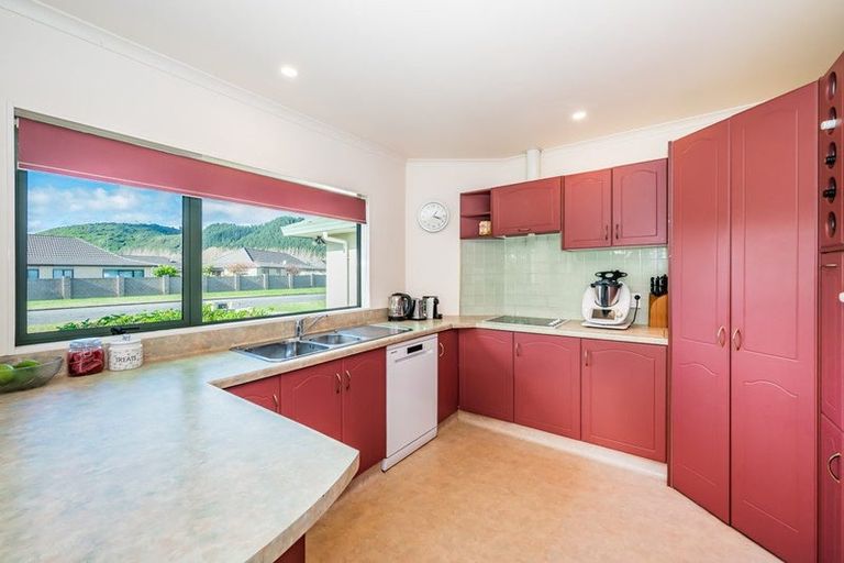 Photo of property in 71 Awatea Avenue, Paraparaumu, 5032