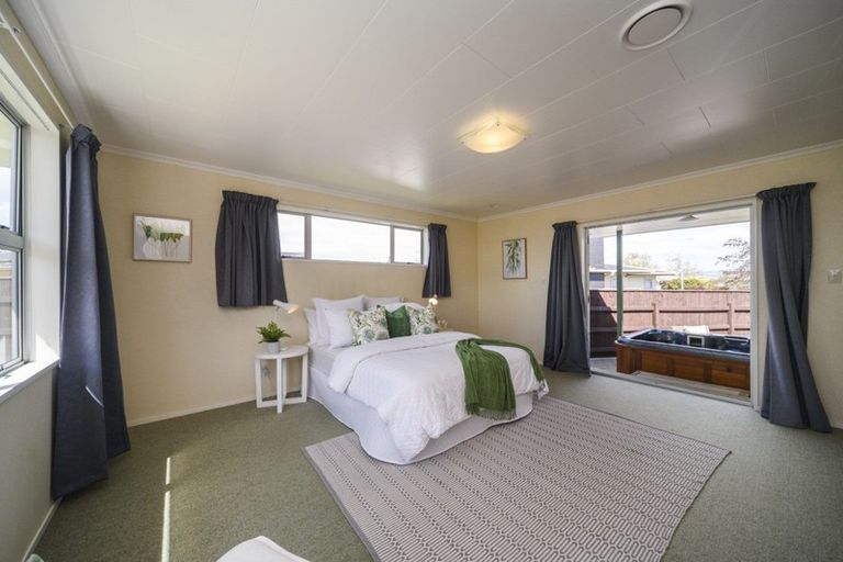 Photo of property in 7 Dunk Place, Milson, Palmerston North, 4414