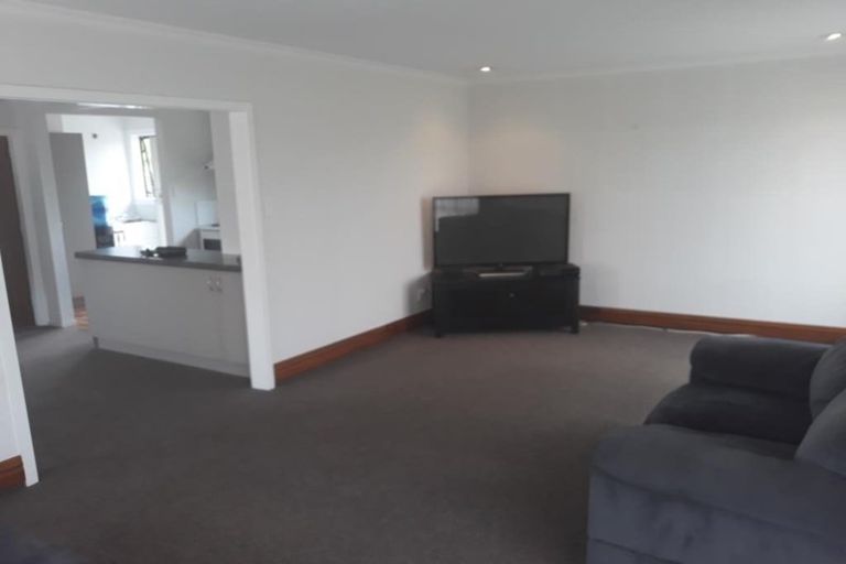 Photo of property in 33 Farquhars Road, Redwood, Christchurch, 8051