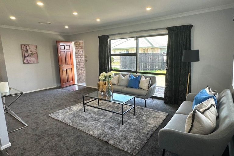 Photo of property in 70 Manuroa Road, Takanini, 2112