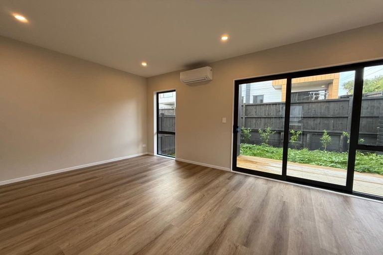 Photo of property in 16 Don Oliver Lane, Glen Eden, 0602