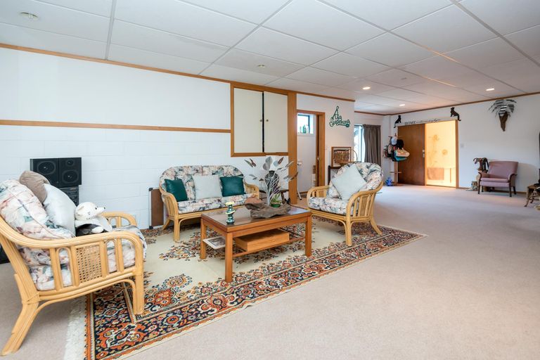 Photo of property in 14 Gwenand Place, Botany Downs, Auckland, 2010