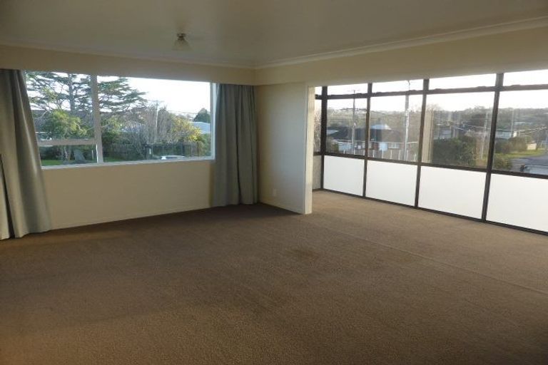 Photo of property in 1/36 Exmouth Road, Northcote, Auckland, 0627