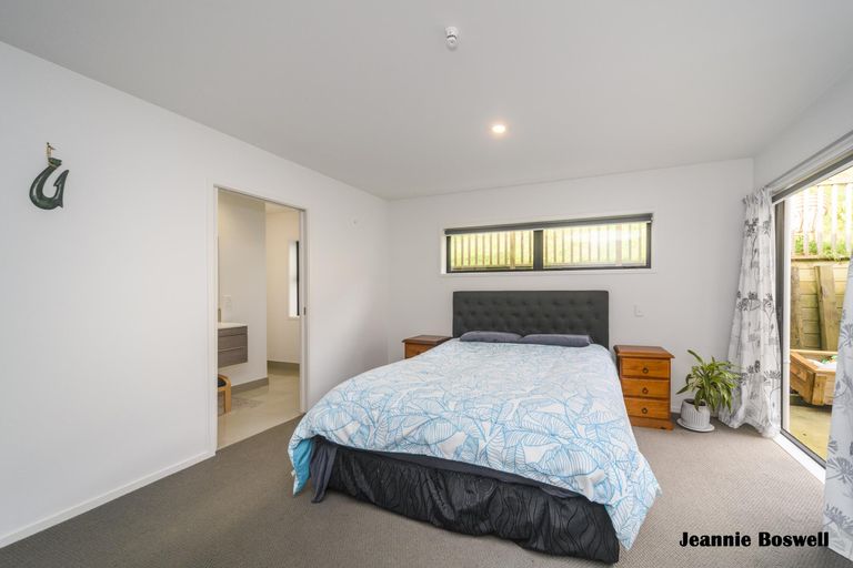 Photo of property in 105 Cashmere Drive, Fitzherbert, Palmerston North, 4410