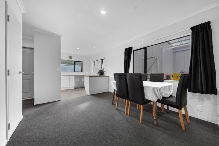 Photo of property in 56 Claverdon Drive, Massey, Auckland, 0614
