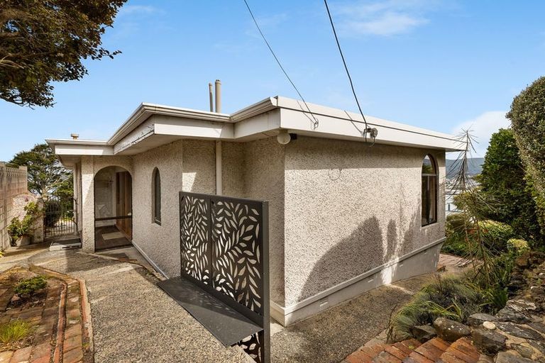 Photo of property in 12 Shandon Road, Vauxhall, Dunedin, 9013