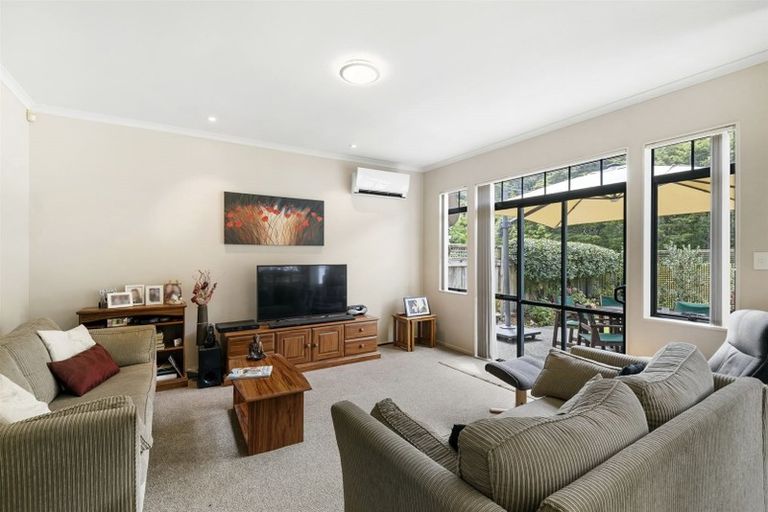 Photo of property in 24 Villanova Place, Albany, Auckland, 0632