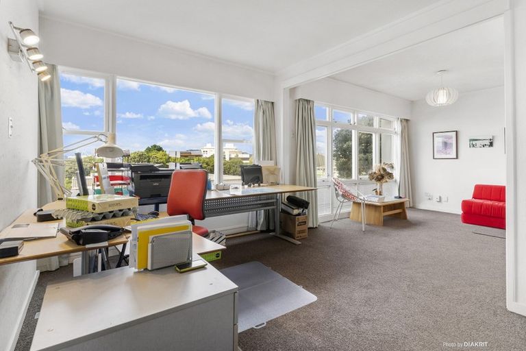 Photo of property in Newman Court Apartments, 2 Newman Terrace, Thorndon, Wellington, 6011