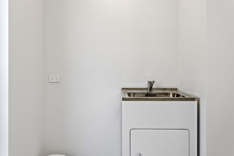 Photo of property in 5 Weaver Street, Woodend, 7691