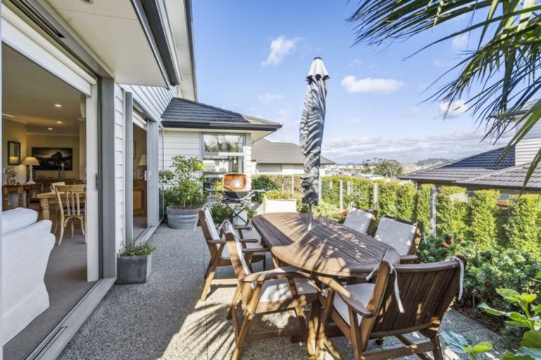 Photo of property in 12 Arbors Track, Silverdale, 0932