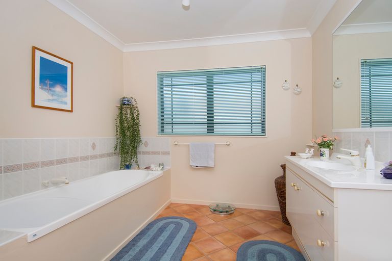 Photo of property in 18 Jacinda Close, Pyes Pa, Tauranga, 3112