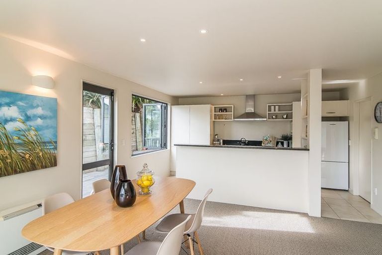 Photo of property in 42 Fairview Crescent, Kelburn, Wellington, 6012