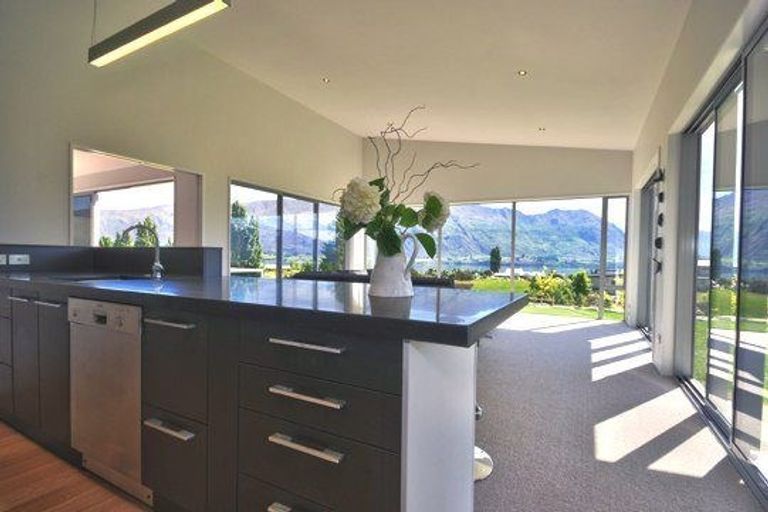 Photo of property in 7 Valley Crescent, Wanaka, 9305