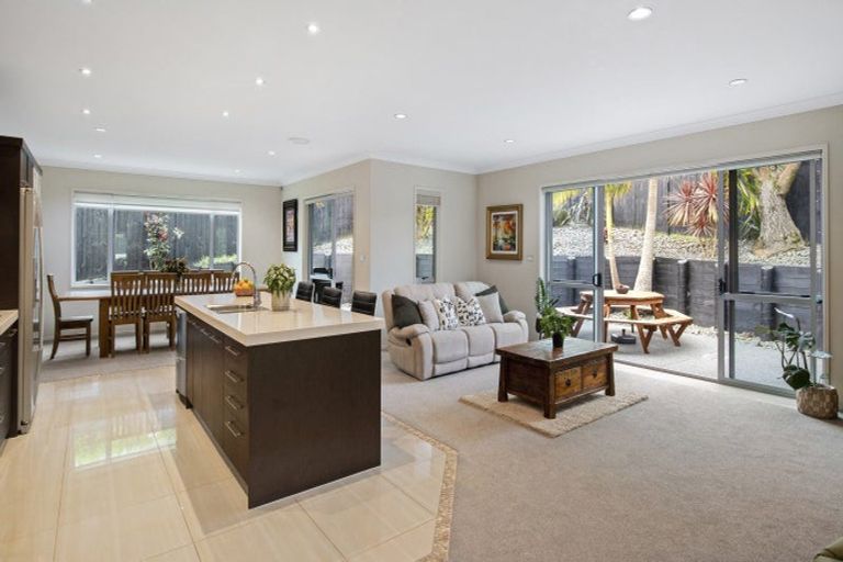 Photo of property in 23 Ina Ville Drive, Pukekohe, 2120