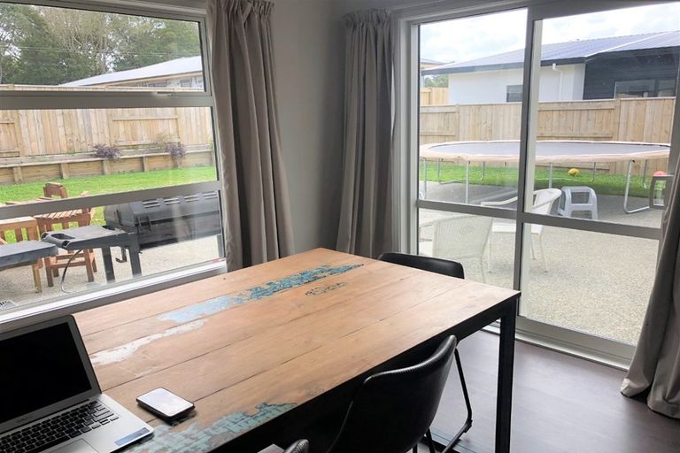 Photo of property in 15 Coutts Way, Fitzherbert, Palmerston North, 4410