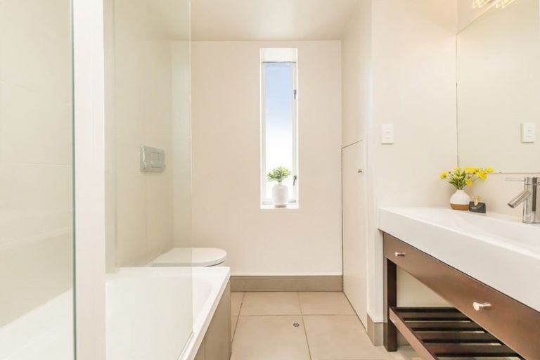 Photo of property in Jellicoe Towers, 191 The Terrace, Wellington Central, Wellington, 6011