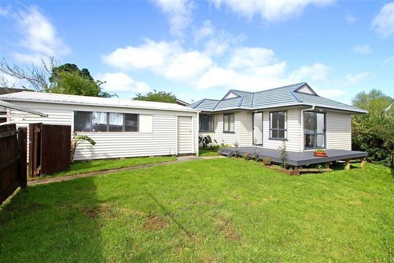 Photo of property in 19 Sabot Place, Massey, Auckland, 0614