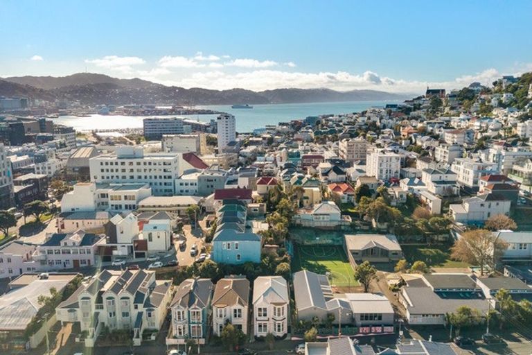 Photo of property in 23 Elizabeth Street, Mount Victoria, Wellington, 6011