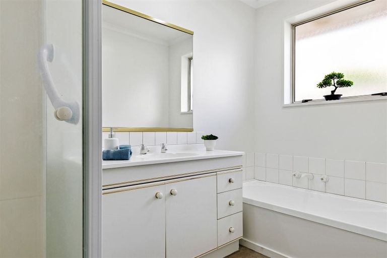 Photo of property in 124a Maidstone Road, Ilam, Christchurch, 8041