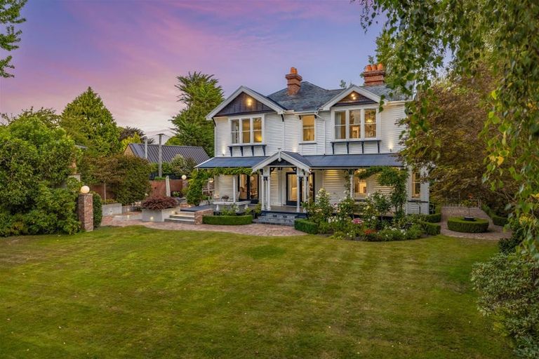 Photo of property in Chilcombe Homestead, 4 Medbury Terrace, Fendalton, Christchurch, 8041