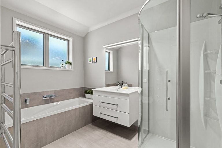 Photo of property in 18 Ruakituri Place, Te Awa, Napier, 4110