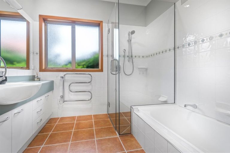 Photo of property in 6 Westall Lane, Avonhead, Christchurch, 8042