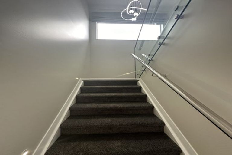 Photo of property in 5b Mander Place, Bucklands Beach, Auckland, 2012