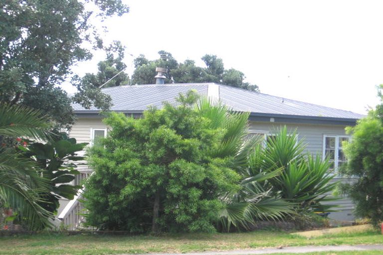 Photo of property in 11 Philson Terrace, Browns Bay, Auckland, 0630