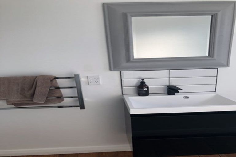 Photo of property in 2/39 Esmonde Road, Takapuna, Auckland, 0622