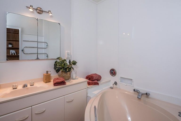 Photo of property in 12 Kew Grove, Raumati Beach, Paraparaumu, 5032