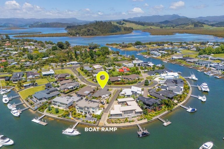 Photo of property in 20 Waitotara Way, Whitianga, 3510