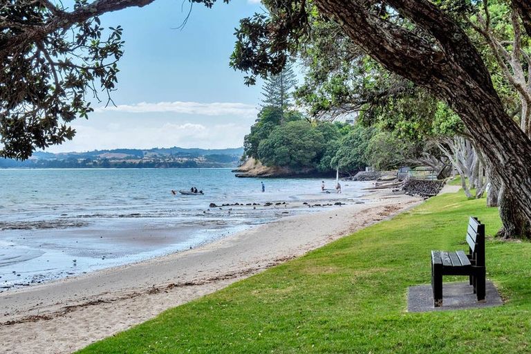 Photo of property in 2/24 Selwyn Road, Cockle Bay, Auckland, 2014