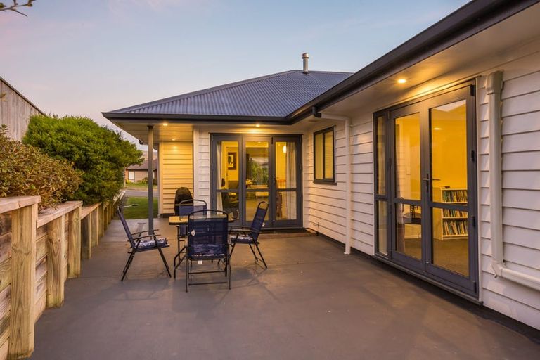 Photo of property in 80 Aotea Drive, Aotea, Porirua, 5024