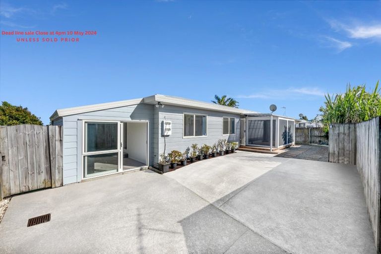 Photo of property in 2/39 Templeton Place, Clendon Park, Auckland, 2103