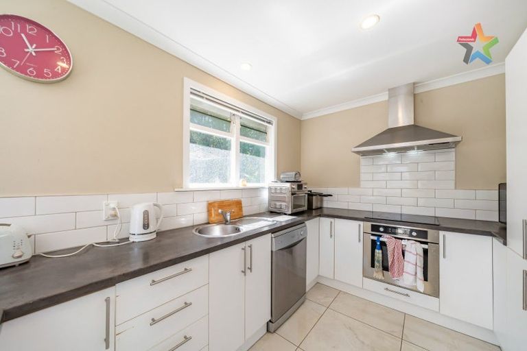 Photo of property in 25 Thomas Street, Stokes Valley, Lower Hutt, 5019