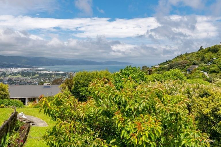 Photo of property in 58 Pokohiwi Road, Normandale, Lower Hutt, 5010