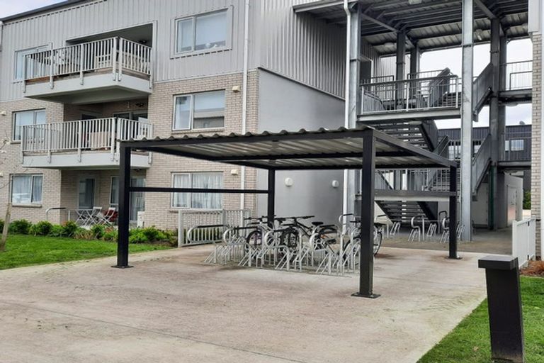 Photo of property in 106/28b Eileen Newey Place, Henderson, Auckland, 0612