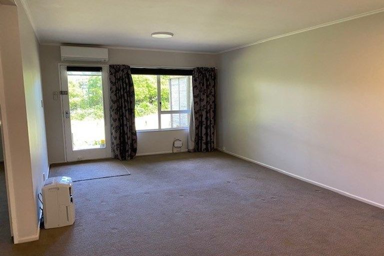 Photo of property in 2/49 Maungaraki Road, Korokoro, Lower Hutt, 5012