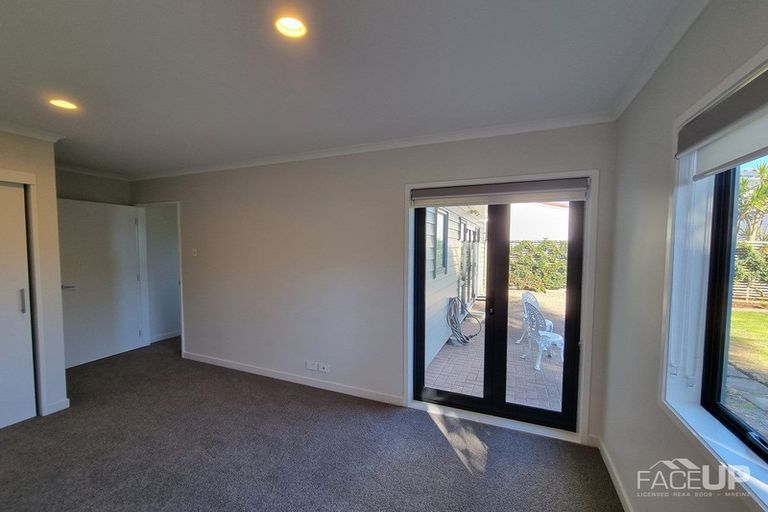 Photo of property in 52 Vinograd Drive, Te Atatu Peninsula, Auckland, 0610