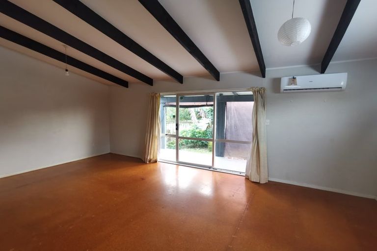 Photo of property in 2/18 Craigbank Avenue, New Lynn, Auckland, 0600