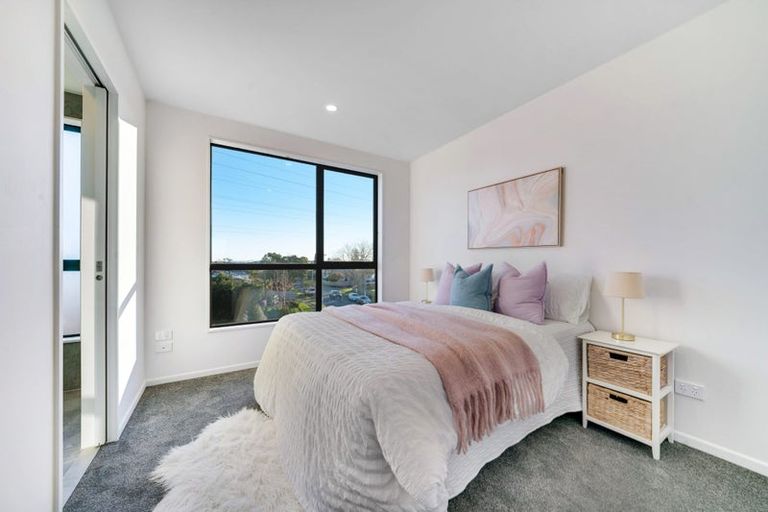 Photo of property in 2/32 Tiraumea Drive, Pakuranga, Auckland, 2010