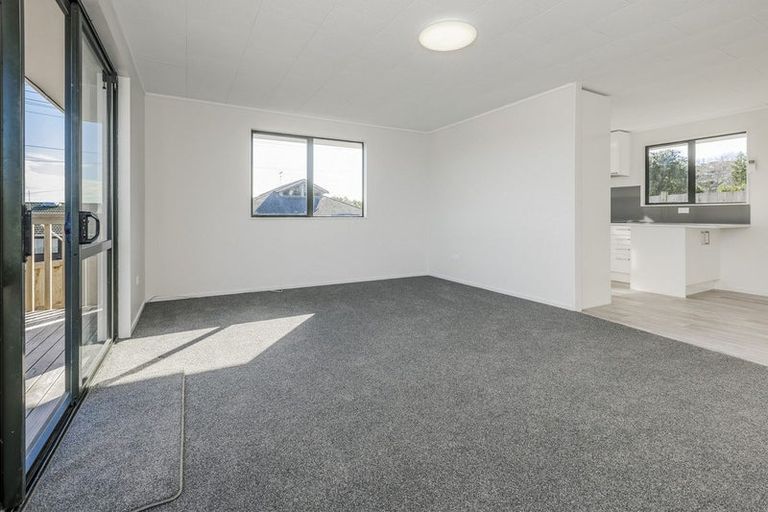 Photo of property in 18 St James Avenue, Helensville, 0800