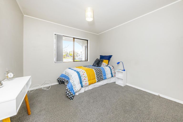 Photo of property in 11 Slim Place, Clendon Park, Auckland, 2103